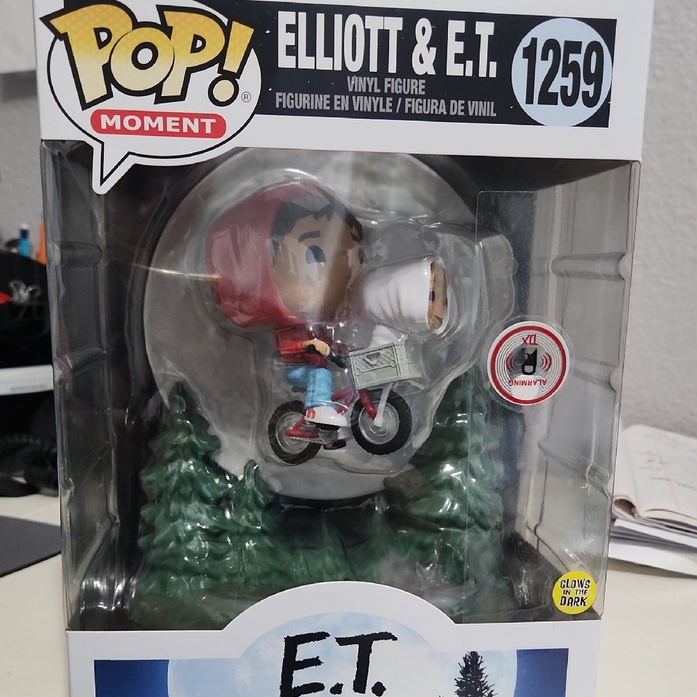 Funko Pop E.T & Elliott Vinyl Glow Figure